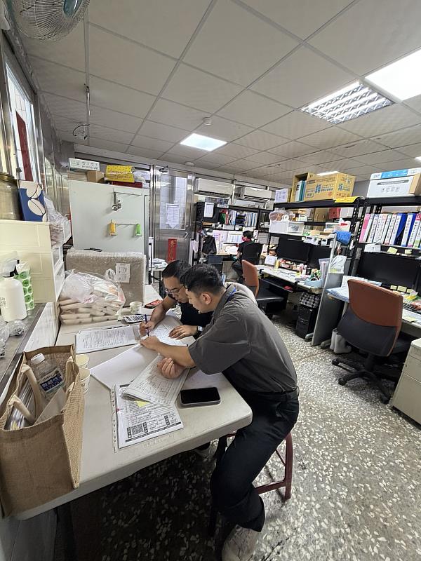 嘉義市輔導團至工廠進行訪視及輔導