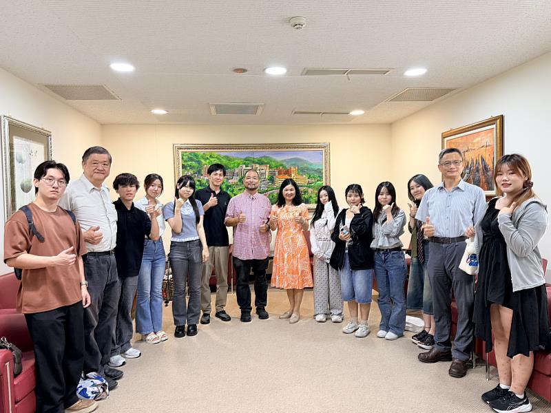 高崎商科大學師生到訪中臺科大,兩校師生交流合影