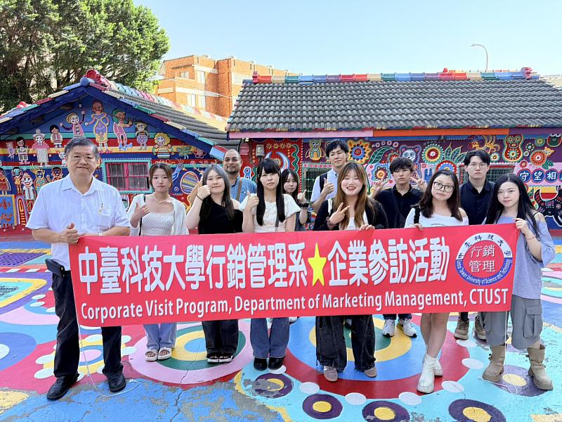 兩校學生透過實際互動建立友誼,中臺行銷畢業生亦返校協助交流與接待