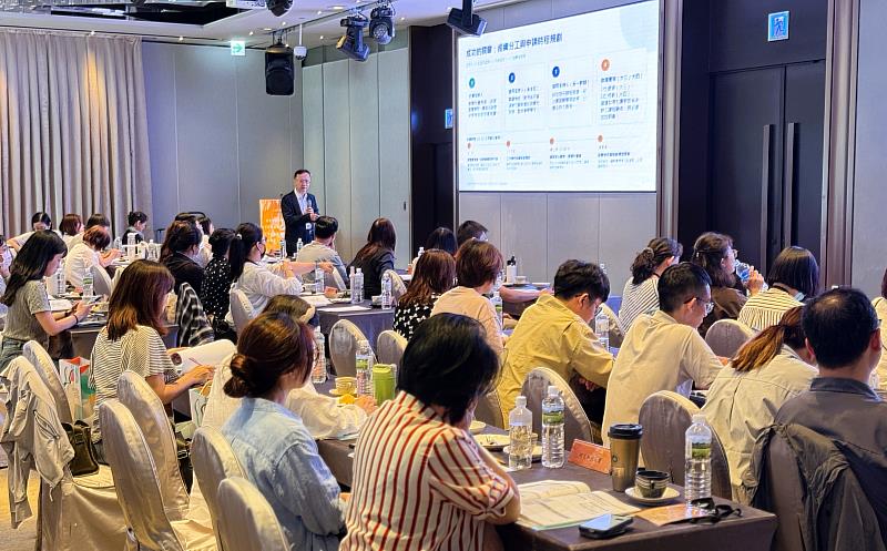 中國文化大學郭進泰教授分享推動就業學程的實務經驗,從產學合作及課程規劃角度,說明如何培育企業所需人才