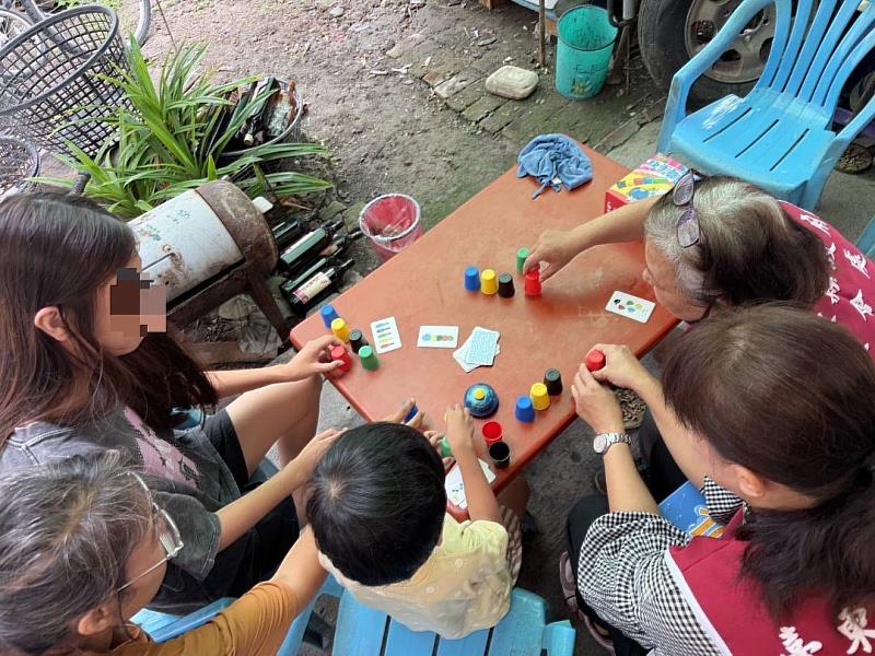 一本繪本串起親子陪伴！臺東社工攜手志工陪伴親子共讀