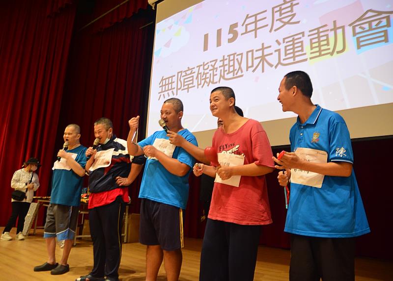 比賽圓滿結束，選手們開心合影，共同見證榮耀時刻。