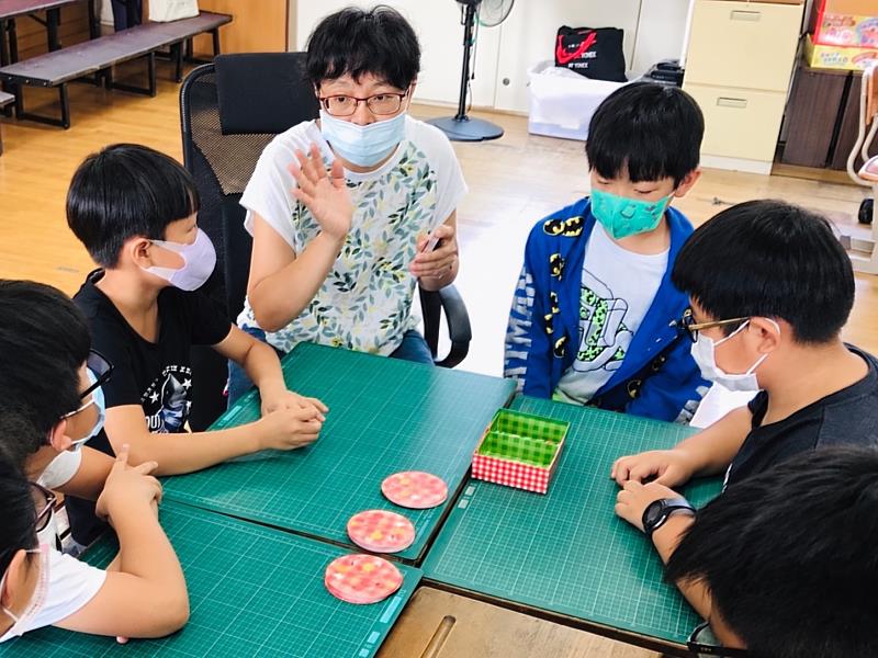圖說5.陳秀春老師平日教學師生互動情形。