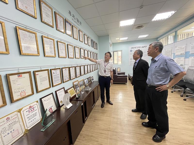 陳萬來於企業故事館介紹143項專利及研發特色，其中88%為發明專利。