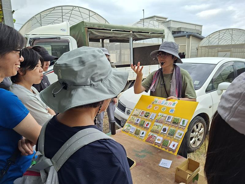 在「采禾蔬菜育苗場」旅客不僅能以趣味方式認識蔬果與菜苗種植,還可親手組裝屬於自己的菜栽體驗盒,將客庄風景一起帶回家。