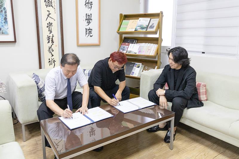產學合作計畫簽約儀式。