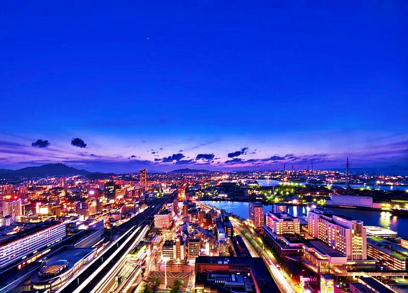 皿倉山夜景：被選為「日本新三大夜景」之一，浪漫燦爛的百萬夜景。