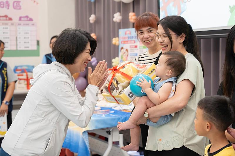 饒慶鈴施政滿意度84.1分創歷年新高 躍居《天下》全國第2名