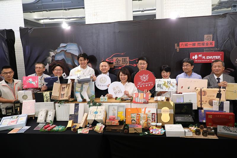 黃敏惠市長偕歷屆金馬聯名品牌主理人合影
