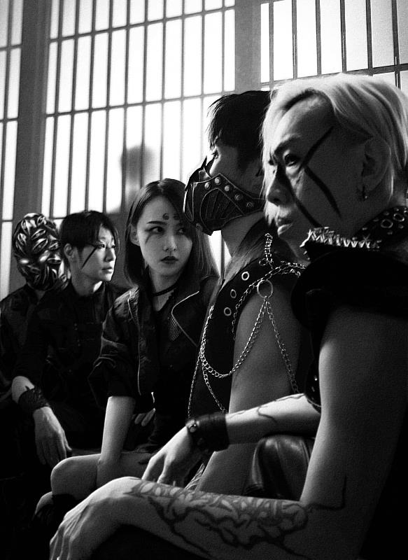 閃靈長年活躍國際音樂圈,曾登上日本 Fuji Rock、Summer Sonic、美國 Ozzfest、英國 Download、Bloodstock,以及德國 Wacken Open Air 等大型音樂祭舞台。(圖/風潮音樂提供)
