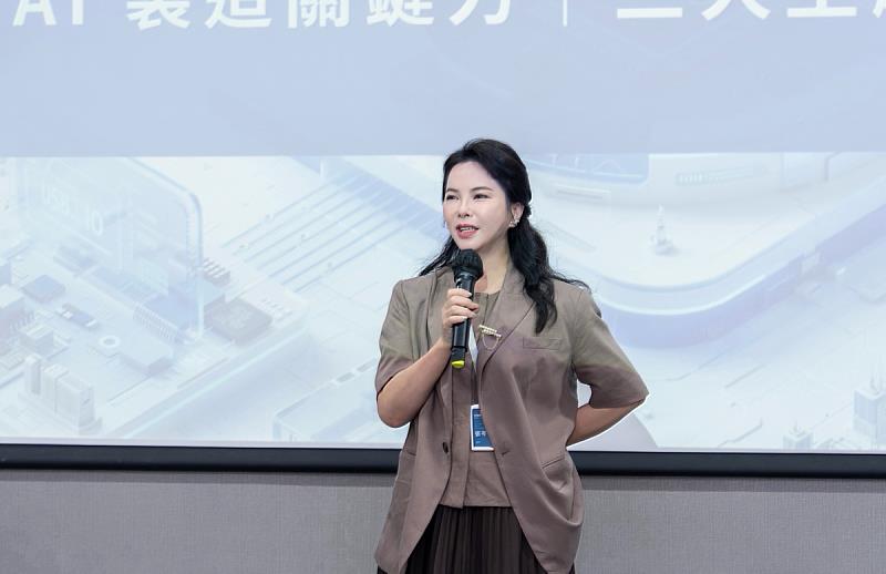 雲科大產學長暨計畫主持人張岑瑤教授於AI製造工作坊致詞。（第二張）
