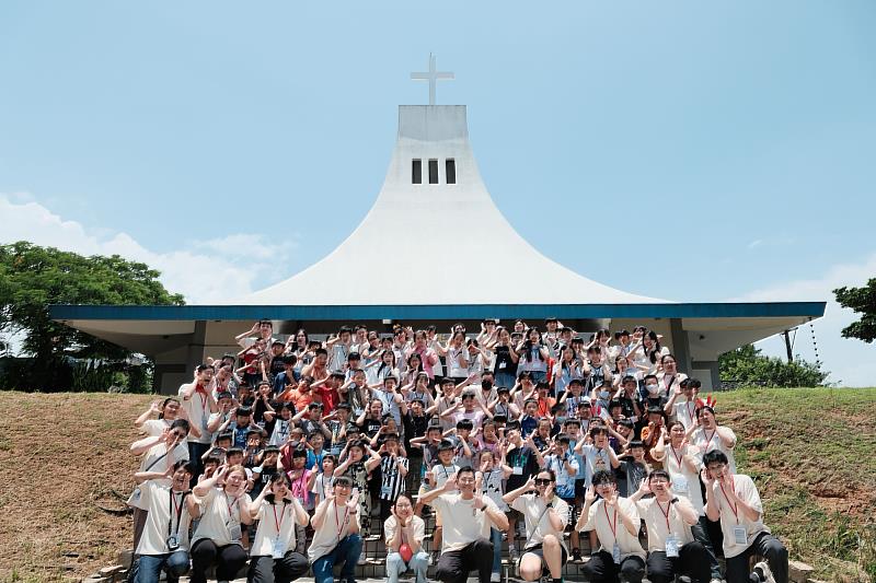 聖約翰科技大學校牧室舉辦2026兒童喜樂營,大家帶著滿滿的情緒與回憶,為這趟「情緒方城市」旅程留下笑容。