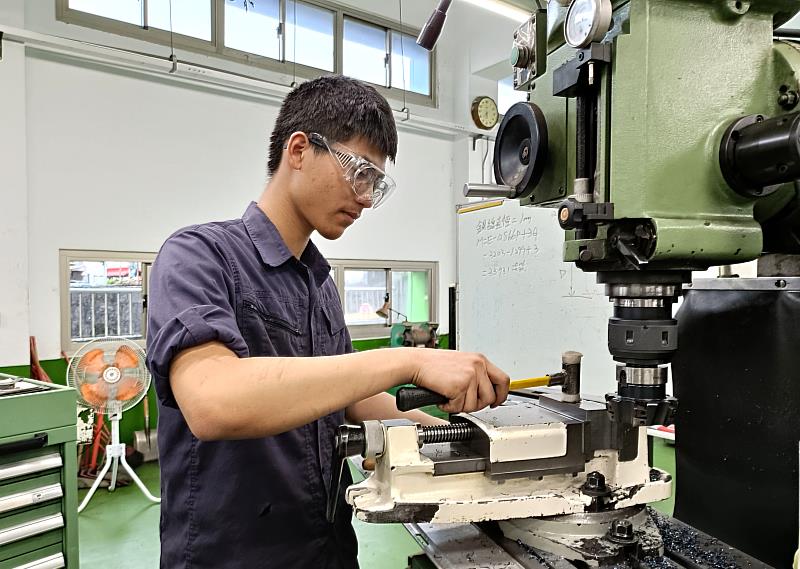 工業機械職類國手潘柏丞於北分署基隆訓練場培訓狀況