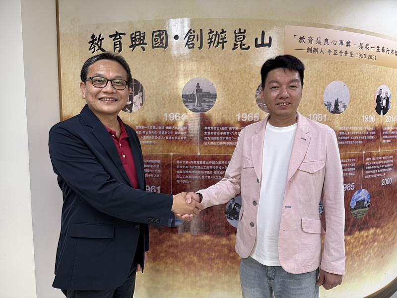 崑山科大副校長鐘俊顏(左)代表校方與朋思富創辦人暨董事長楊雋佑(右)簽署MOU