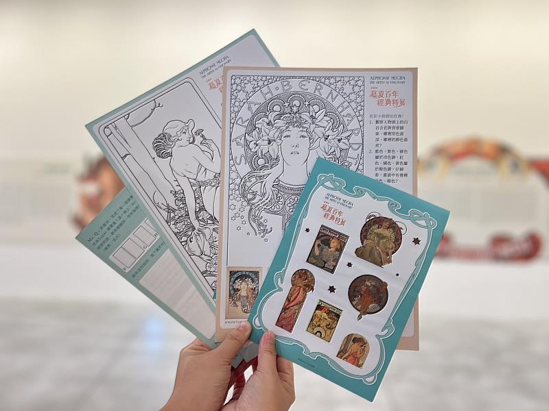 「週一兒童團體美術日」週一學生團體獨享禮品:免費「跟著慕夏學藝術」學習單、活動限定貼紙、語導耳機、展覽DM與推薦導覽手冊,前900名預約團體加碼贈送,額滿為止,詳細辦法請見時藝多媒體官網。/時藝多媒體提供