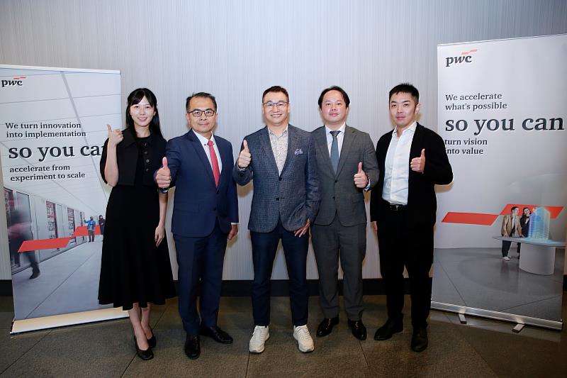 資誠家族辦公室主持會計師洪連盛(左3)、資誠家族辦公室協同主持律師鄭策允(左2)、資誠家族企業暨財富傳承服務會計師李南漢(右2)、資誠家族企業暨財富傳承服務協理翁偉銜(右1)、資誠家族企業暨財富傳承服務協理王昱婷(左1)於資誠「從百年信託到家族傳承」論壇合影。