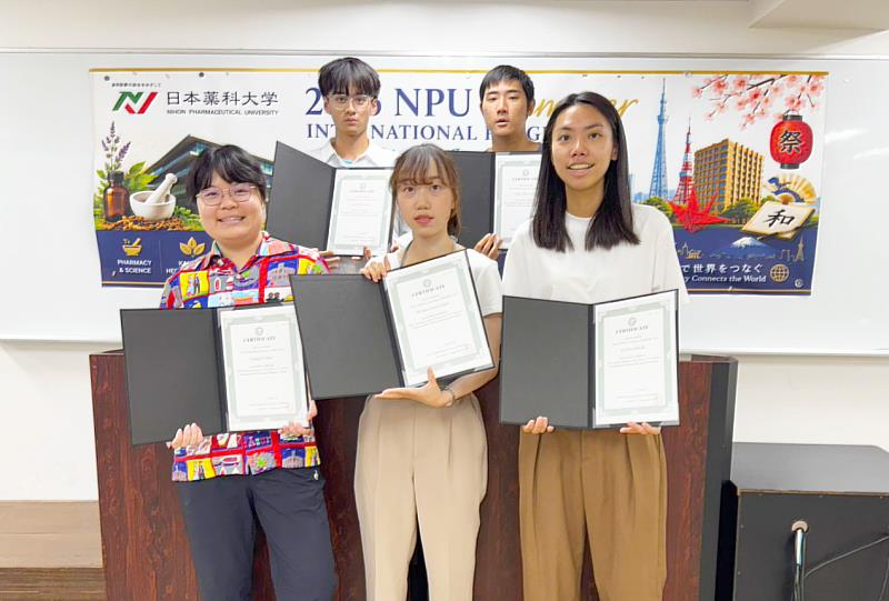 中國醫藥大學藥學系5名學生獲教育部「學海築夢」計畫支持,赴日姊妹校藥科大學(Nihon Pharmaceutical University, NPU)進行海外專業見習。