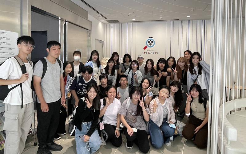 學生赴日本第一三共製藥公司參訪與見習。