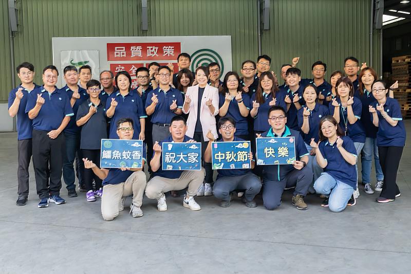 市長高虹安與中台興員工合照