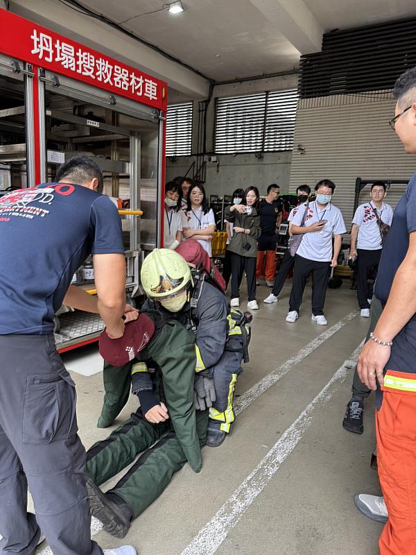 新北消防局安排廉政班學員認識搜救器材及體驗