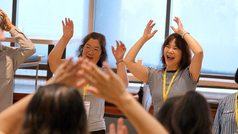 文化大學第2屆「樂齡大學」於9月15日正式開學,共有43位學員參與。