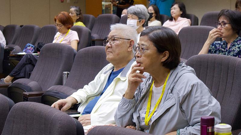 文化大學樂齡大學延續跨領域課程特色,課程涵蓋健康、飲食、藝術、科技、運動及生活美學等領域。