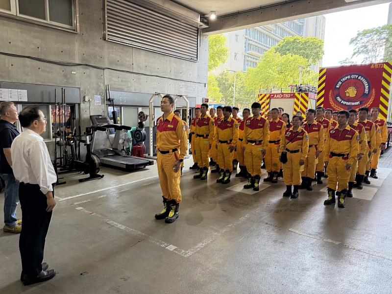 新北市消防特搜及義消特搜人員集結。