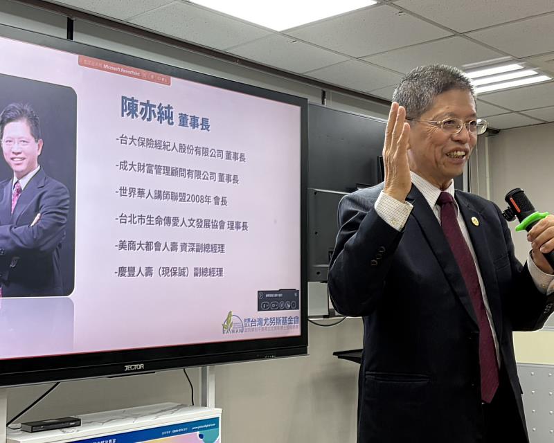 台大保險經紀人股份有限公司董事長暨台灣尤努斯基金會永續天使陳亦純致詞。