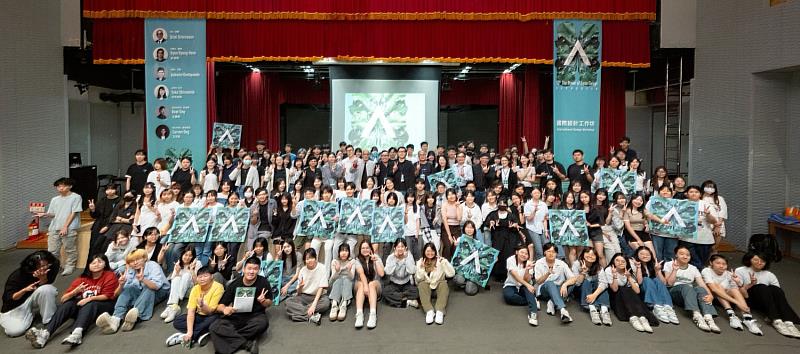 為期兩天的國際設計工作坊於亞大圓滿落幕，154位青年學員在大師密集指導下實作共創，激盪出43件前瞻創意作品，展現豐沛創作能量。