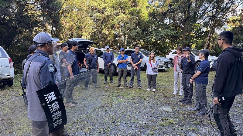 2度入侵清水部落雞舍黑熊落網後野放 衛星追蹤結合部落巡守防範重返再犯