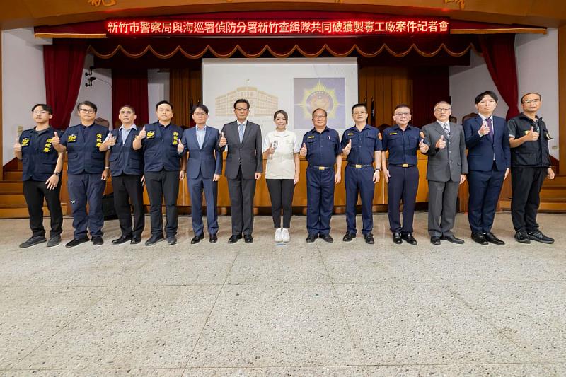 市長高虹安與有功人員大合影。