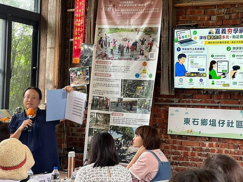 南華大學協力打造「嘉義夯學」，計畫主持人楊惠玲助理教授介紹夯學網的學習資源。