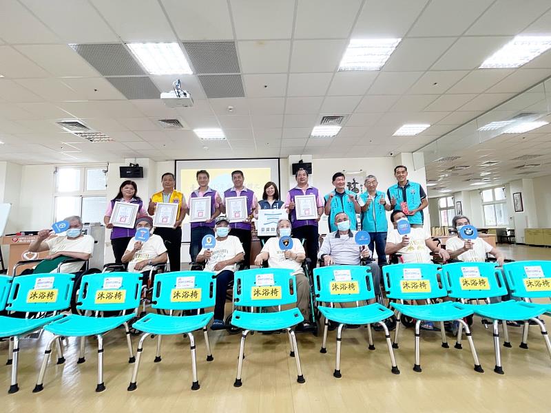 5民間團體串連80人攜手送暖 捐贈100台沐浴椅守護臺東弱勢生活安全