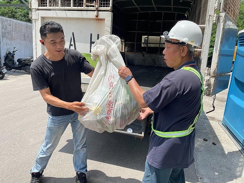 高壓容器妥善分類,交由資源回收人員處理。