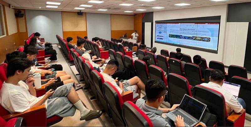 亞大資電學院舉辦傑出講座，師生聚焦實體AI、量子運算與智慧醫療新趨勢。