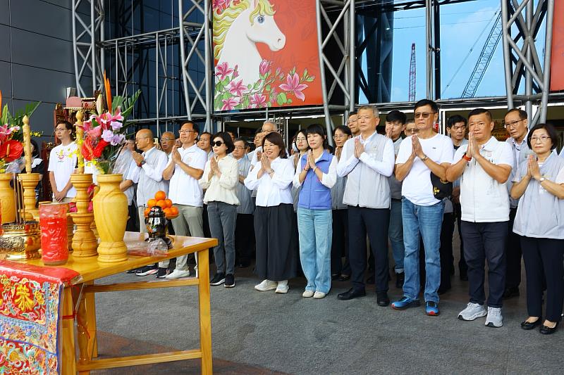 黃敏惠市長率市府團隊接駕。