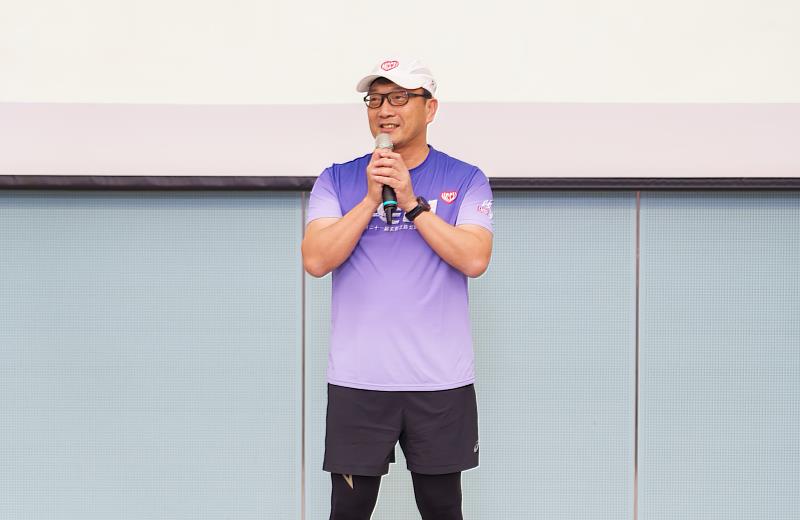 戈21會長黃士元於誓師大會勉勵戈21隊員，今年並將親自領軍參加戈壁挑戰。（政大戈21提供照片）