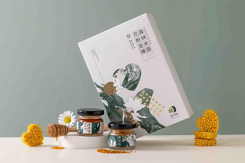 採用阿里山林下生產森林蜜與花粉製作「森林米語 花粉金磚」產品,充滿蜜香與花粉香。