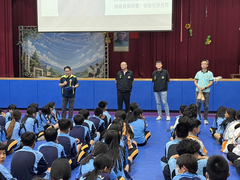 埔里國中校長陳清濱開場。