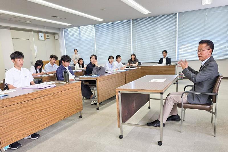 名取市山田司郎市長親自為大家說明運動觀光政策與名取市災後復興。
