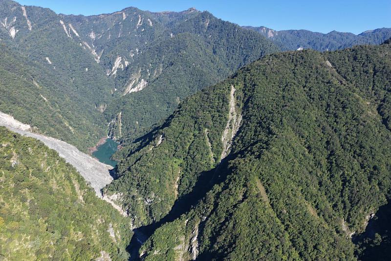115年9月19日07:30-08:00,萬里溪堰塞湖空拍。
