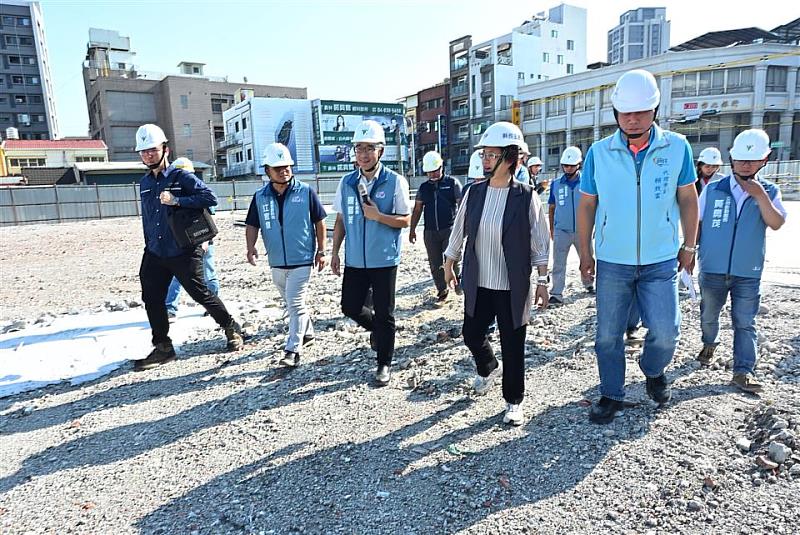 縣長視察黃金帝國拆除工程