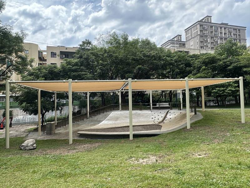 長春公園石子遊戲區增設遮陽設施