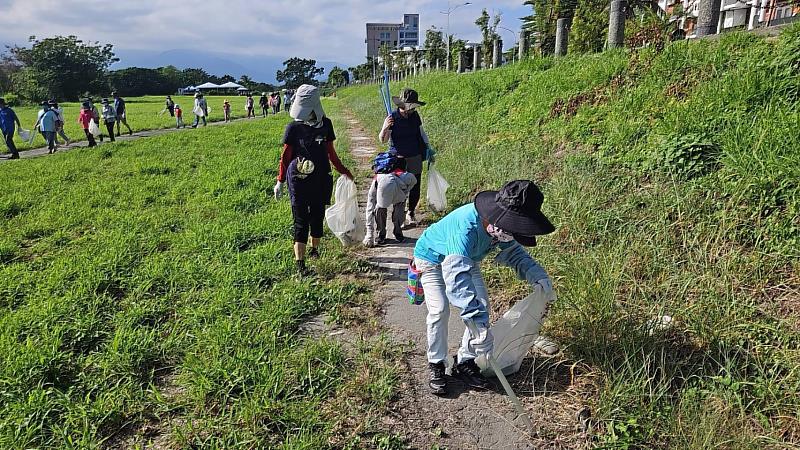 近300人響應台東太平溪淨溪行動 攜手守護水環境