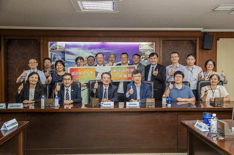 嘉藥攜手新營醫院培育健康專業人才。