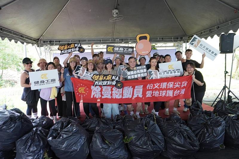 競賽第一名健身工廠移除215公斤。