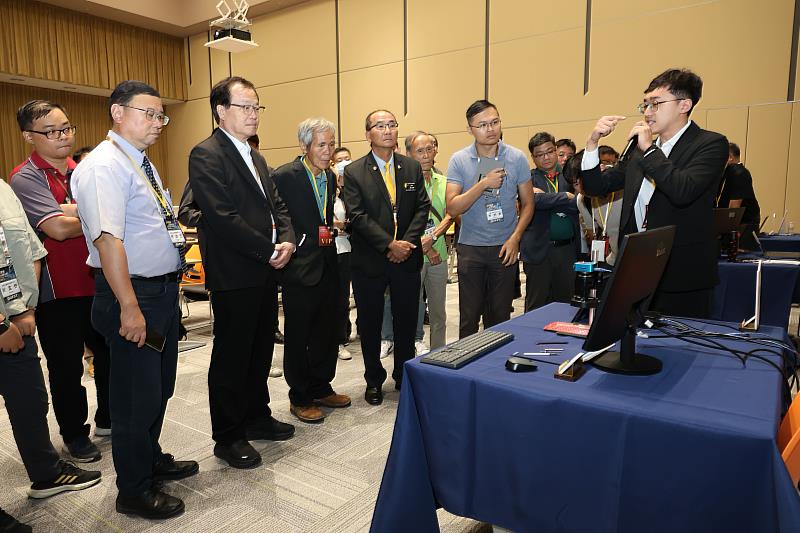 金屬中心於研討會中進行成果與技術導覽,展示智慧製造技術於製造現場的實際應用。