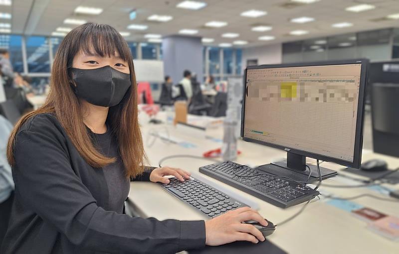 小玟透過北分署職訓課程拓展職能,從數位媒體設計跨域轉職成為軟體工程師。