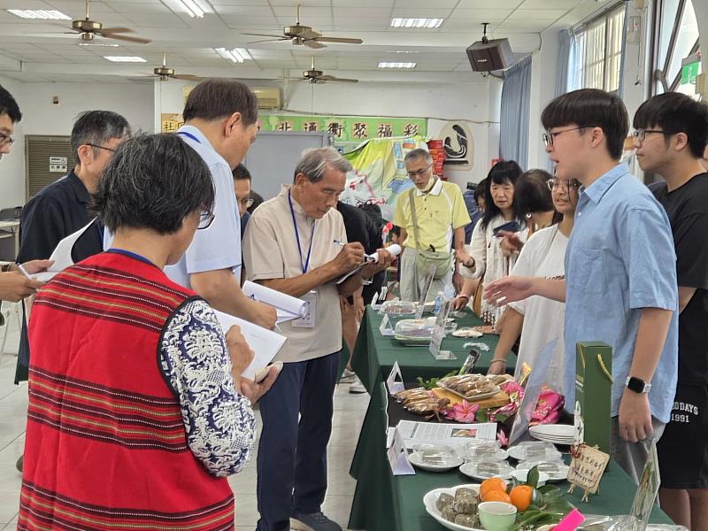 由學術界及在地合作社為專業評審團隊,就「土肉桂葉運用」、「食譜完整度」、「創意特色」及「產業推廣」等面向進行評分。