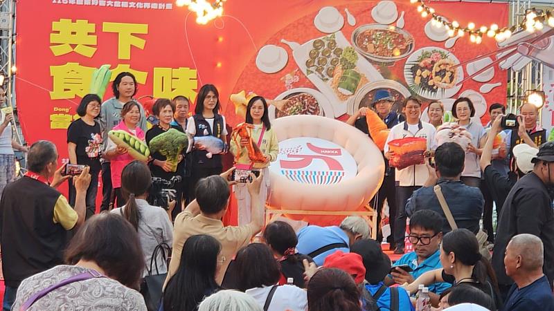 共下食个味!400人齊聚臺東客家學堂 「東好客」品牌亮相